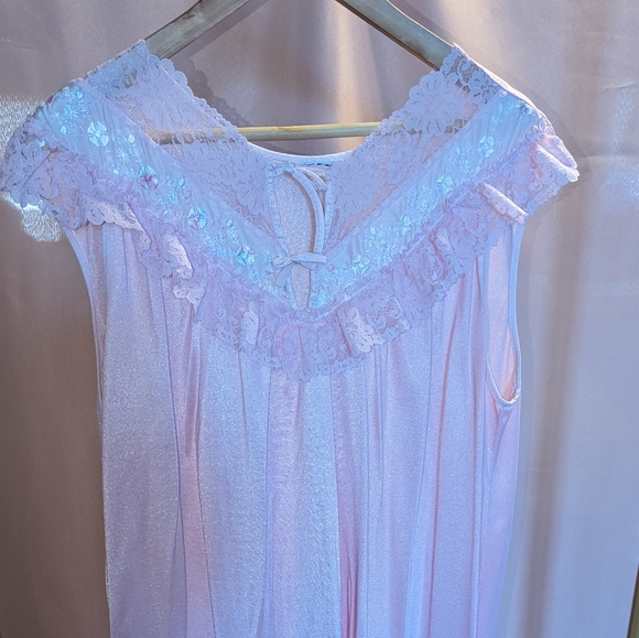 Vintage Frilly Pink Nightgown - Picture 10 of 10